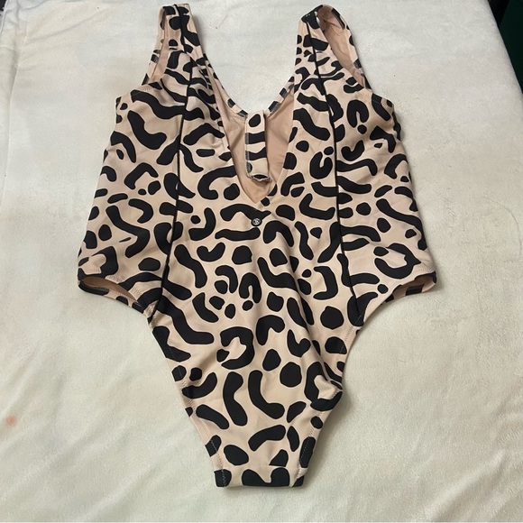 New! Victoria's Secret Swim Sports Leopard Print One-Piece Swimsuit 3695 - Picture 5 of 9